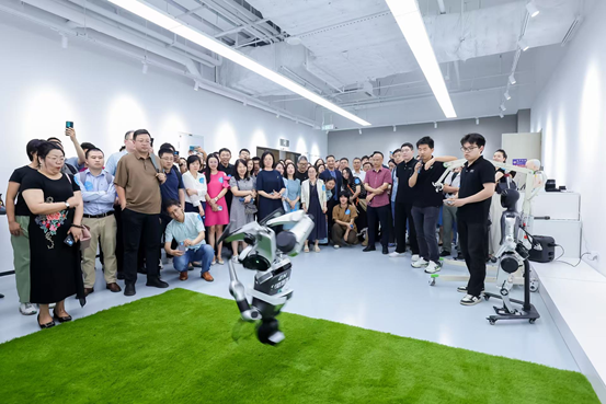 北方工業大學采購人形機器人 N2