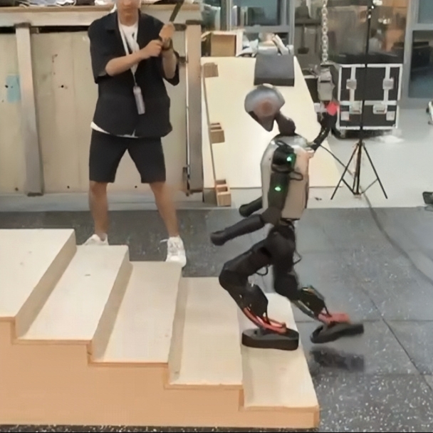 全向移動(dòng)運(yùn)控解決方案